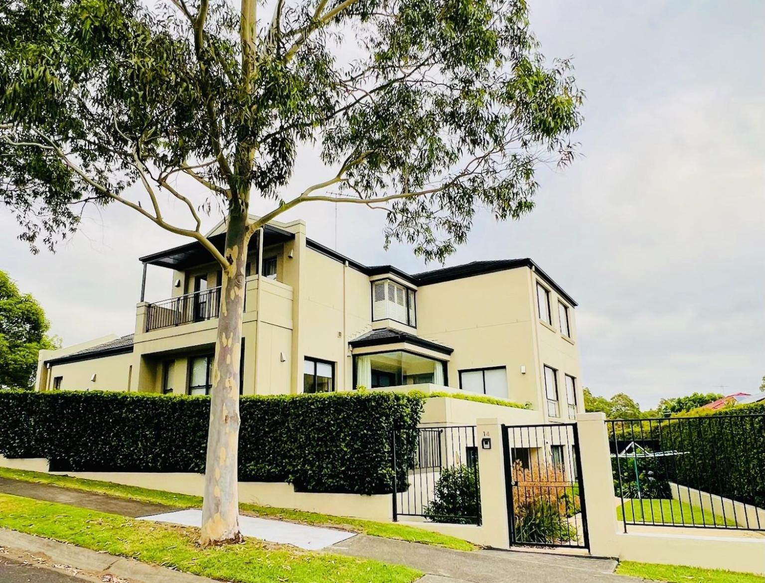 Three Monkeys Residence Kellyville Exterior photo